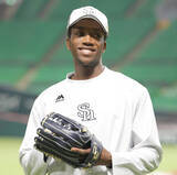 「【ソフトバンク】イヒネイツア、今季から外野本格挑戦で開幕１軍も　出場８試合で２軍再調整へ…大西崇之コーチ「自分で感覚をつかんでいってほしい」」の画像1