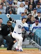 大谷翔平が１打席目は右前打→Ｔ・ヘルナンデスの適時打で先制ホームイン　先発は山本由伸…試合前にはＹＯＳＨＩＫＩが国歌を生演奏