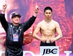 井岡一翔、王者・井上拓真から１１分遅れで計量一発クリア　３７歳、日本男子初の５階級制覇へ