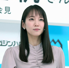 体のライン浮き出る！吉岡里帆　テロンテロンの全身姿「あら〜」「リアルヴィーナス」「惚れてしまう」「美ですな」