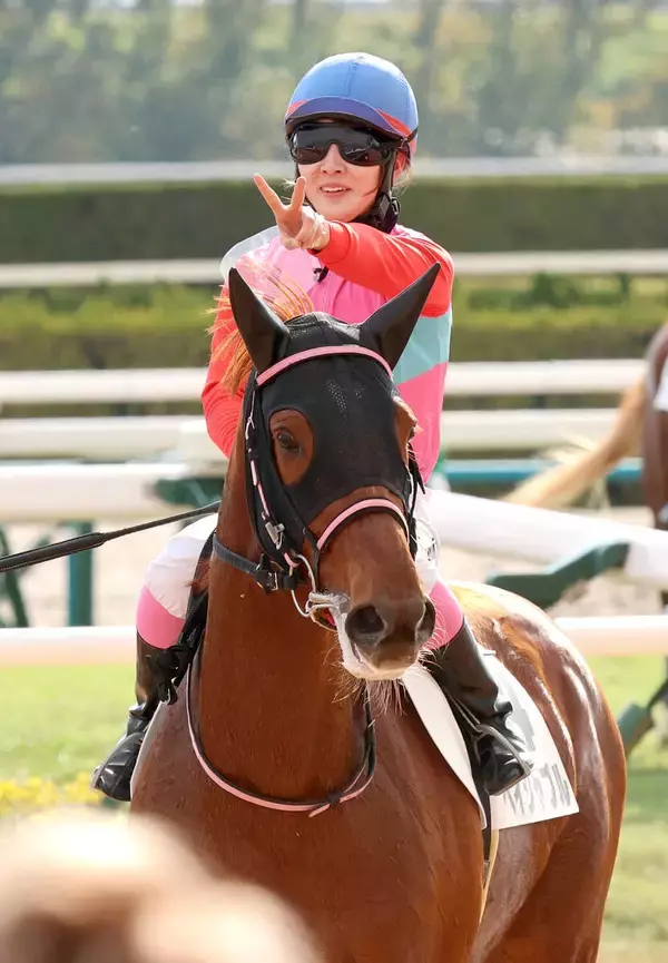 【京都４Ｒ・３歳新馬】ペイシャプルが圧勝！　年女の永島まなみ騎手「きょうだいみたいに上に…」