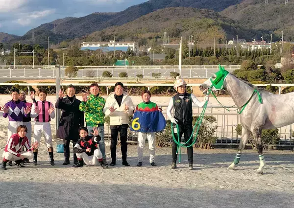 兵庫の田中一巧調教師が地方通算５００勝を達成「さらなる上を目指します」姫路競馬１１ＲをジグラートでＶ