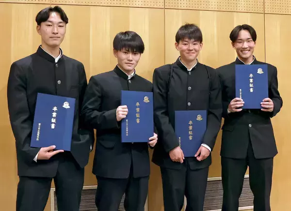 【Ｊ２藤枝】ＦＷ山崎絢心が富士市立高の卒業式に出席「久しぶりにみんなと会えて楽しかった」