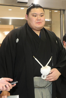 【元大関・若嶋津さん通夜】春場所休場の横綱・大の里が弔問「父が大好きで映像をみてた」…約４００人が弔問　１５日死去、享年６９