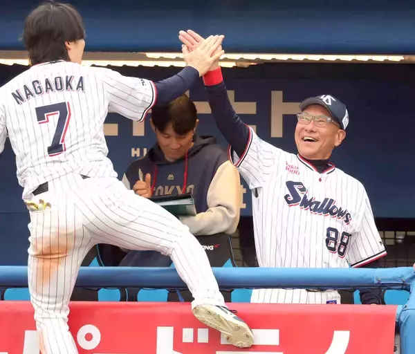 「【ヤクルト】先発全員の１４安打１１得点で連敗阻止　池山隆寛監督「明日も締めて頑張っていかないと」」の画像