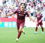 「Ｊ１神戸ＤＦマテウストゥーレルが緊急搬送　ＧＫ前川黛也と衝突　救急車がピッチへ　１６日にはＡＣＬＥ準々決勝」の画像1