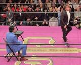 「「新日本プロレス」棚橋弘至社長、小橋建太と「エアギター」競演に後楽園ホール興奮…「プロレス界盛り上げていきます」…４・１６「小橋建太興行」」の画像1