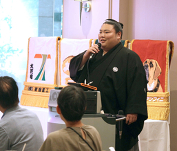 大花竜が十両昇進パーティー　来場所は幕下陥落確実も「全勝優勝目指して、すぐに戻れるように頑張ります」