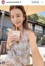 スザンヌの涼しげお出かけコーデに「ドキッとする」「か、かわいい」　大学卒業が話題