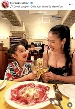 「すげぇスタイル」「峰不二子」草刈正雄の長女・紅蘭　美形娘との最新ショットに騒然「全部完璧」…出産から８年