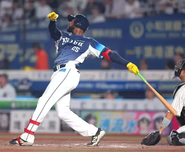 【西武】カナリオ　来日初の２打席連続本塁打　本拠ＣＳ開催へ「絶対に２位をつかみ取りたい」