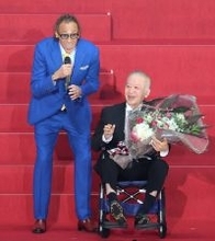 【Ｊリーグアウォーズ】ラモス瑠偉氏の“感動スピーチ”に場内から拍手　木村和司氏、セルジオ氏とともにチェアマン特別賞受賞