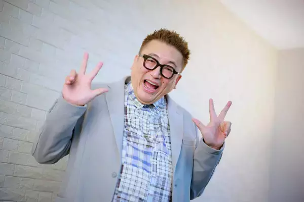 褒められるより叱られたい…演出家・福田雄一氏「執筆苦しい」けどふざけ続ける　ムロツヨシを発掘したのは妻だった