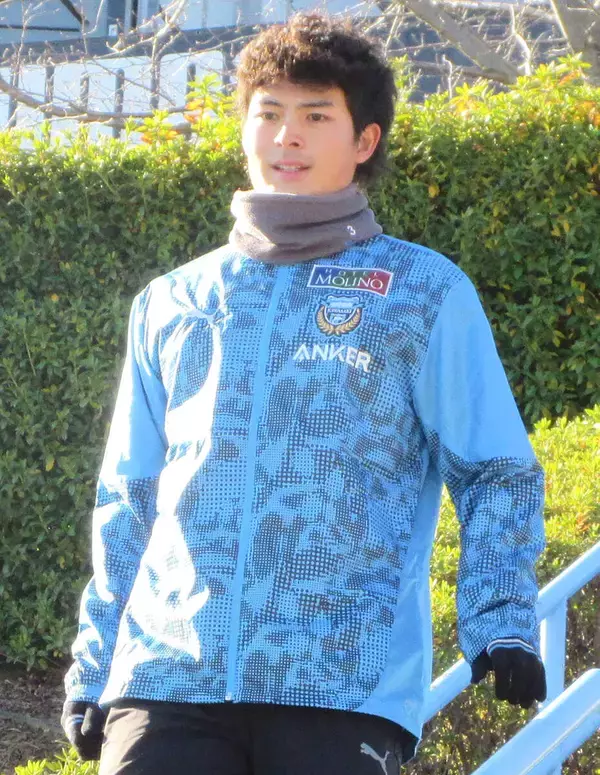 川崎が始動　新加入ＤＦ谷口栄斗「（水色が）似合うように頑張ります」　昨季からの失点減に意欲