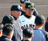 「【巨人】阿部慎之助監督「確認と意識づけ」走塁ミーティングで拡大ベース対策　ヘッスラ推奨も」の画像1