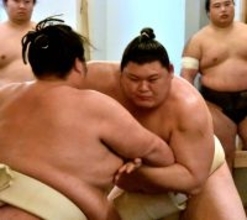 横綱・大の里が出稽古の大関・琴桜に８勝４敗「いい稽古ができた。状態としては悪くない」　強烈な左おっつけも見せる