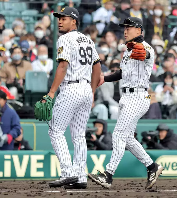 【阪神】新助っ人・モレッタ１回無失点の甲子園デビュー後、ドヤ顔で敵ベンチへ「気持ちが高ぶり過ぎて間違えちゃいました」小久保監督も「あれどうしたの？」