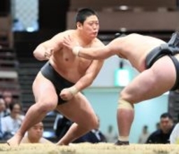 雷親方の長男・垣添が一番出世　２連勝で決める　思わぬタイミングで「武者震いがすごい」