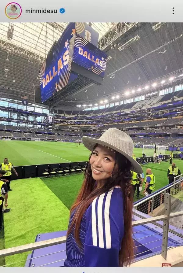 久しぶりに見た！Ｗ杯に現れた美女シンガー　近影に驚き「いつまでもキューティー」実は３児の母…ＭＩＮＭＩ