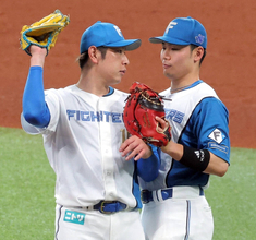【日本ハム】表情にスタンド大爆笑　加藤貴之と清宮幸太郎がまるでカップルの距離感
