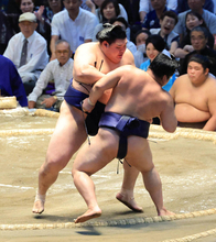 横綱・大の里が初の連勝で３勝３敗に「土俵勘が徐々に戻ってきた」八角理事長「勝てば流れが来る」