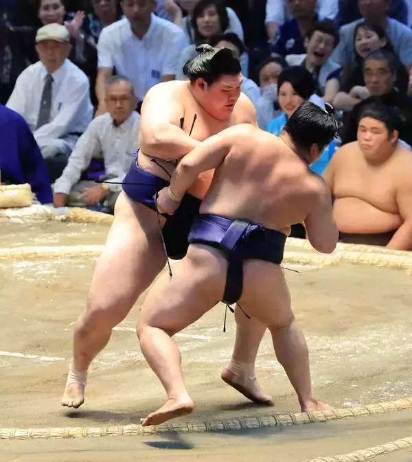 横綱・大の里が初の連勝で３勝３敗に「土俵勘が徐々に戻ってきた」八角理事長「勝てば流れが来る」