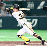 「浦田俊輔が打線点火で巨人１６安打１１得点　３度の「おしぼりポーズ」爆勝呼び込んだ」の画像1