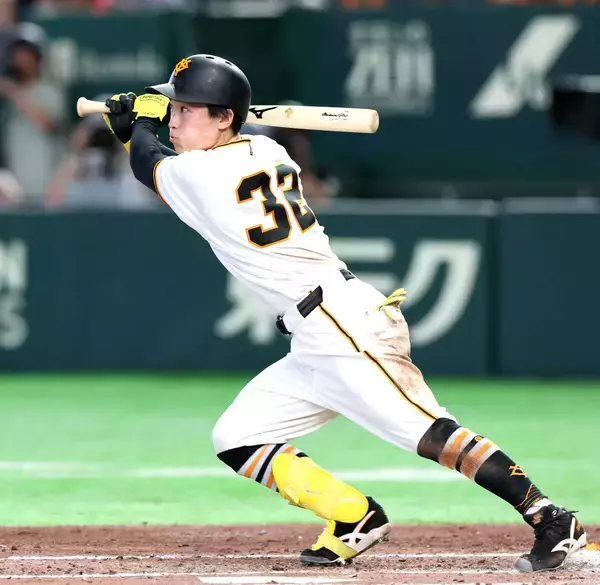 浦田俊輔が打線点火で巨人１６安打１１得点　３度の「おしぼりポーズ」爆勝呼び込んだ