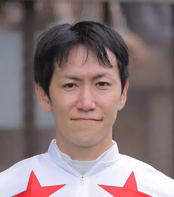 【阪神１Ｒ・障害３歳上未勝利】五十嵐雄祐騎手が負傷のため、クロライナは田村太雅騎手に乗り替わり