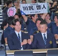 【ドラフト】亜大・前嶋藍が中日３位指名に涙　「ホッとしてる」　同級生２人が１位指名を受ける中で葛藤