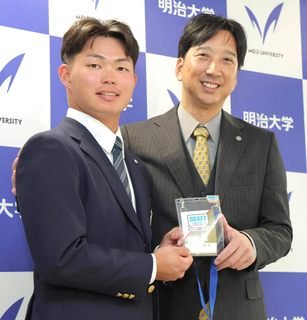 【阪神】ドラフト１位指名の明大・榊原七斗「近本選手が理想像。憧れているとだめだと思うので、早く追い越せるように」藤川球児監督と並んで会見…一問一答