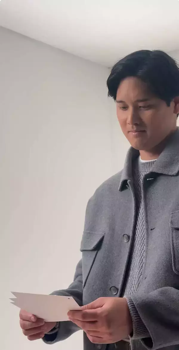 大谷翔平、韓国人気グループメンバーからの贈り物に笑顔「デコピンと娘に？」