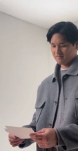 大谷翔平、韓国人気グループメンバーからの贈り物に笑顔「デコピンと娘に？」