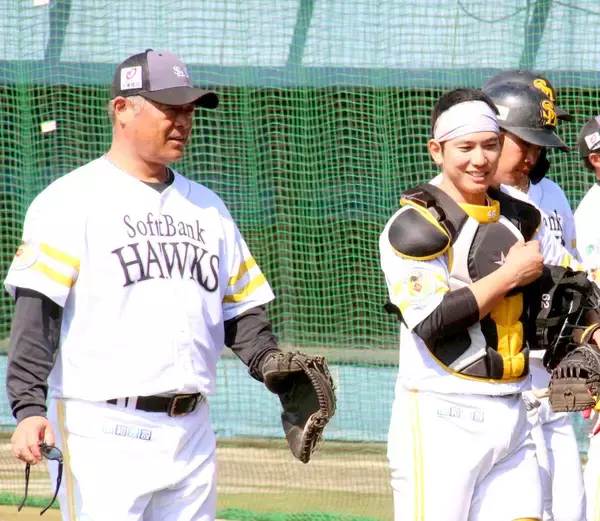 【ソフトバンク】細川亨コーチが「捕手・栗原」に及第点「スローイングもめちゃくちゃ良かった」