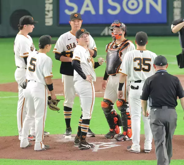 「【巨人】ドラ１・竹丸和幸がプロ初黒星「無駄球と無駄な四球。それがこの結果」…６８年ぶり偉業達成ならず」の画像