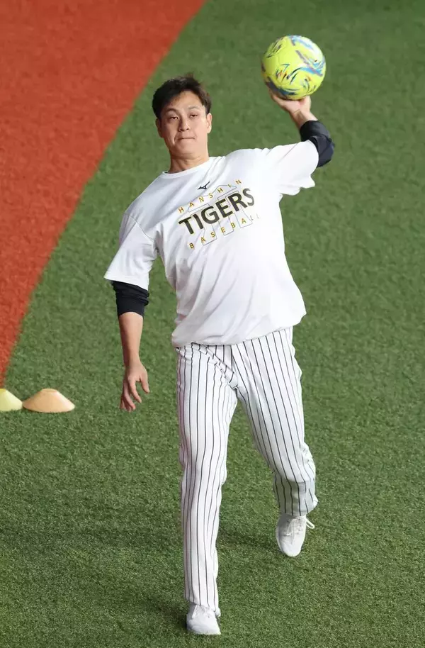 「広島・阪神戦は１５時開始で調整　雨天の影響で１時間遅れ　新助っ人・ターノックとコイキラー＆雨男・大竹耕太郎の投げ合い」の画像