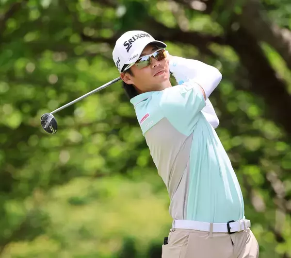 【男子ゴルフ】片岡尚之が単独首位で最終日へ　出利葉太一郎が１差２位　岩田寛３位、中野麟太朗５位