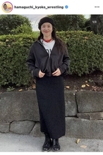 浜口京子「最近の私服」ベレー帽×ロングスカート姿に「センス良い」「お洒落」「参考にさせていただきます」と絶賛の声！