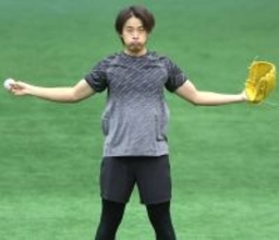 巨人・堀田賢慎、“ライデルグラブ”＆大勢流の脱力投法で「安定感出れば」