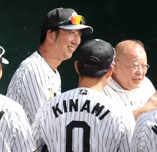 【阪神】鶴瓶師匠来た！藤川球児監督「ご利益のある方」の粋な演出に「ビリケンさんか！」