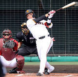 「【巨人】坂本勇人がオープン戦３打席目で初安打！楽天ドラ１・藤原から左前へはじき返して好調示す」の画像1