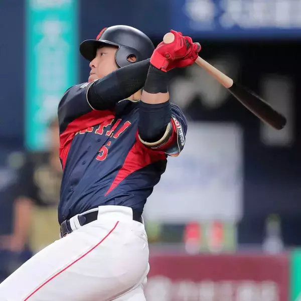 岡本和真、１日の決起集会は「すごいイイ雰囲気」…会見で連覇へ決意「しっかり頑張る」