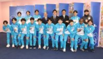 山梨学院大学陸上部がサンリオを表敬訪問　今年の箱根駅伝ではキティちゃんのロゴつけて快走「ファン以外の人にも応援してもらえた」