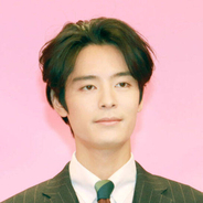 塩野瑛久がビジュアル激変「え？！」「同じ人？？？」「口開けた」「ちょい待ちや」「えぐい」「びっくりしたー！」