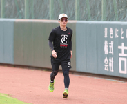 【巨人】新人王候補の浦田俊輔が故障班に合流、ジャイアンツ球場で練習開始　右肘靱帯損傷で登録抹消