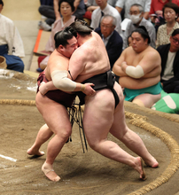 幕内・錦富士が４連勝で６勝６敗　１勝４敗から星を五分に戻す　復調の裏には兄弟子の助言と家族の存在