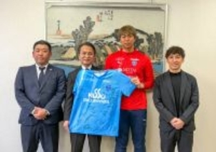 横浜ＦＣを地元・保土ケ谷区長がねぎらい　区との連携活動に感謝…Ｊ２降格も地道な活動が実を結び観客もクラブ初の平均１万人超