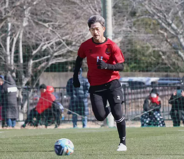 【Ｊ３福島】カズが見学者多数の練習試合で若手選手に好影響…３得点決めた３５歳年下ＦＷ石井稜真に「ナイスプレー」