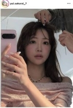 「やばい」「えええ」櫻井優衣、雰囲気ガラリのオフショル姿「めっちゃ大人っぽくて綺麗」「Ｔｈｅ美女って感じ」