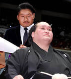 「ラグビー稲垣啓太、元横綱・照ノ富士の断髪式でハサミ「一人間として誇らしいものを見せてもらいました」」の画像1